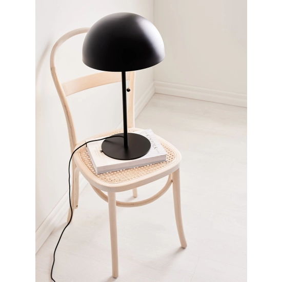 Czarna, nowoczesna lampka stołowa z włącznikiem na sznurek, do biura