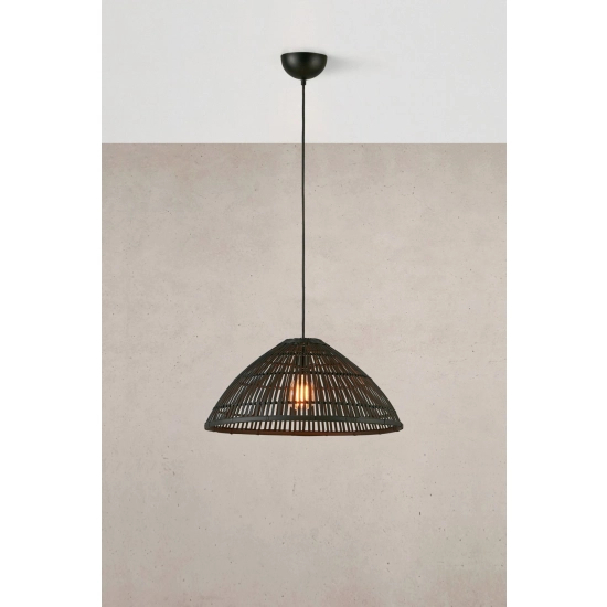 Lampa wisząca z czarnym, plecionym abażurem w stylu rustykalnym