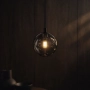 Nowoczesna lampa wisząca z wyjątkowym kloszem, do sypialni