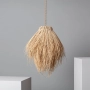 Lampa sufitowa o naturalnej stylistyce, rattanowy abażur